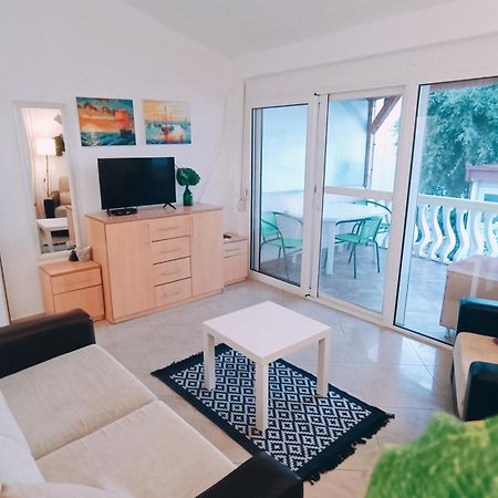 Beach Apartment With Beach Chairs N.1 우체하 객실 사진