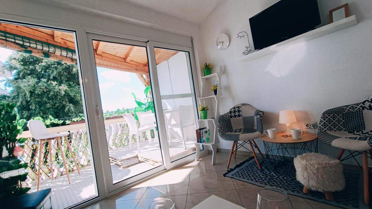 Beach Apartment With Beach Chairs N.1 우체하 외부 사진