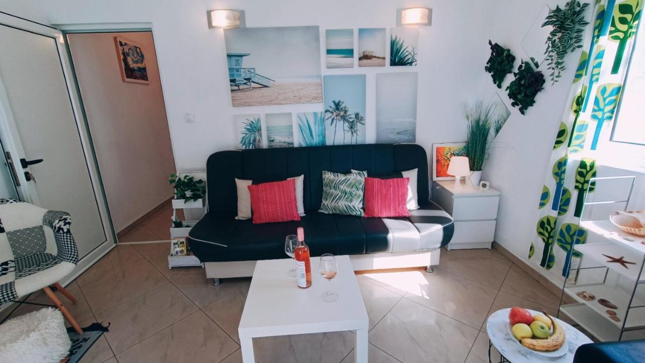 Beach Apartment With Beach Chairs N.1 우체하 외부 사진
